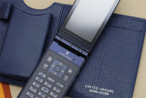 docomo（ドコモ） SMART series F-04A UNITED ARROWS Special Model  ※新品未使用白ロム｜ワールドモバイル