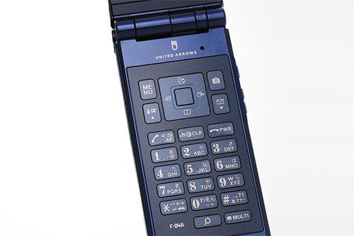 docomo（ドコモ） SMART series F-04A UNITED ARROWS Special Model  ※新品未使用白ロム｜ワールドモバイル